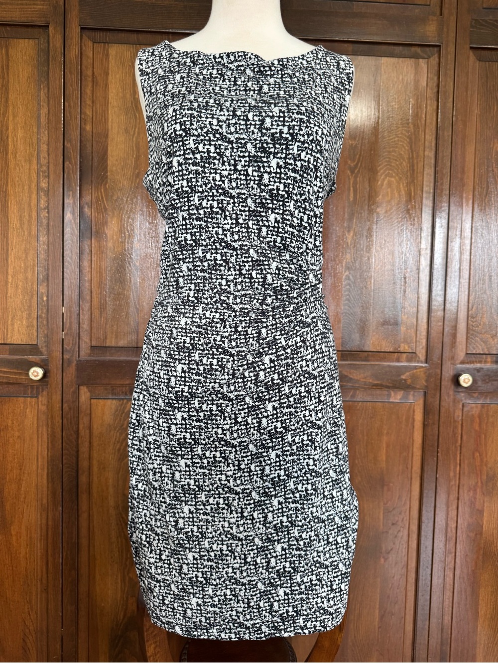 Ann Taylor Black White Abstract Print Stretch Rayon Sheath Dress Size 10